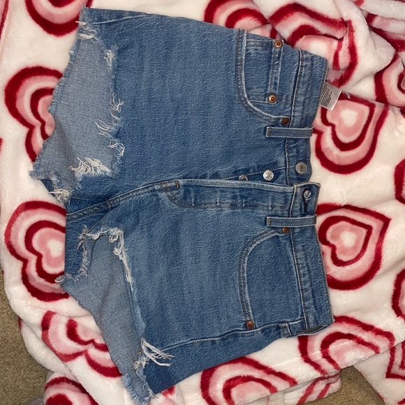 Pants - Levi 501 jean shorts